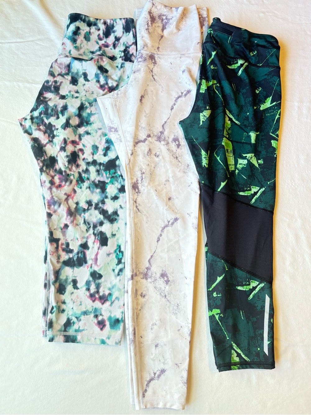 Old Navy Leggings Women’s Set of 3 size L( 2 pair are Capri)